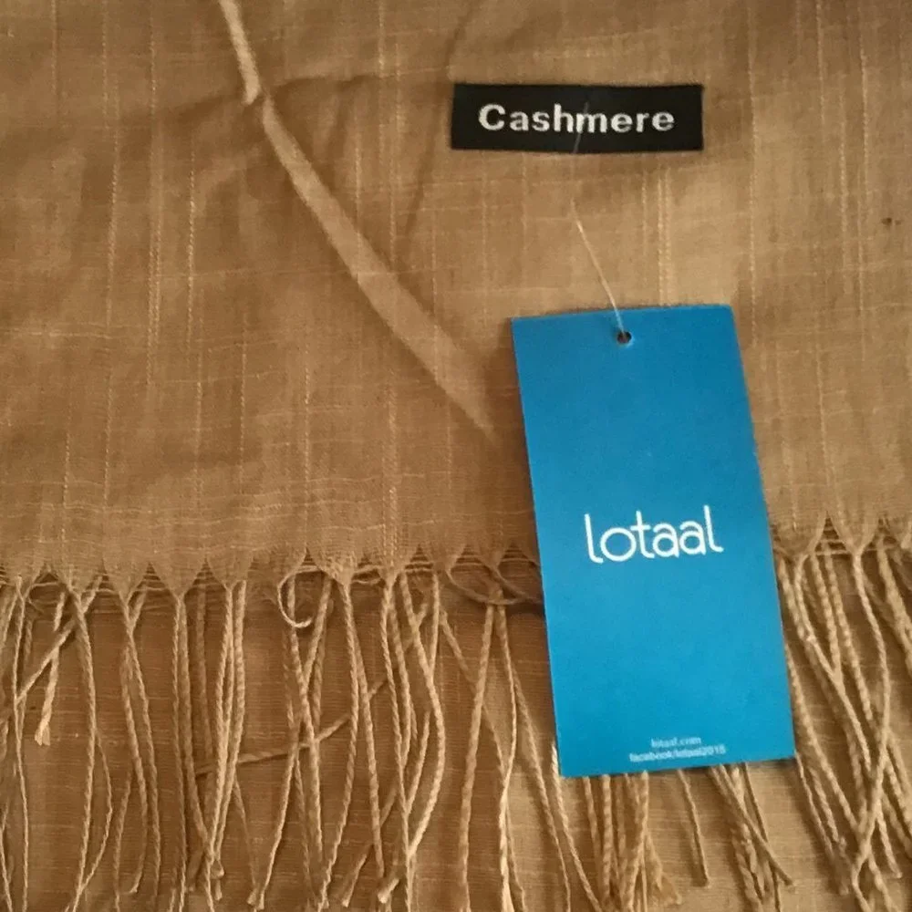 NWT Cashmere wrap/scarf - Picture 4 of 4